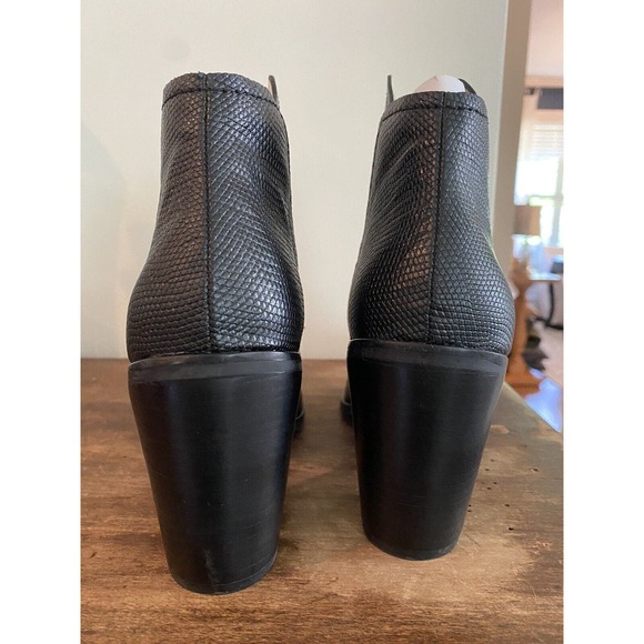 New Dolce Vita Rozane Snakeskin Embossed Leather Pull-on Booties Black Kors Sz 7 - Picture 3 of 7
